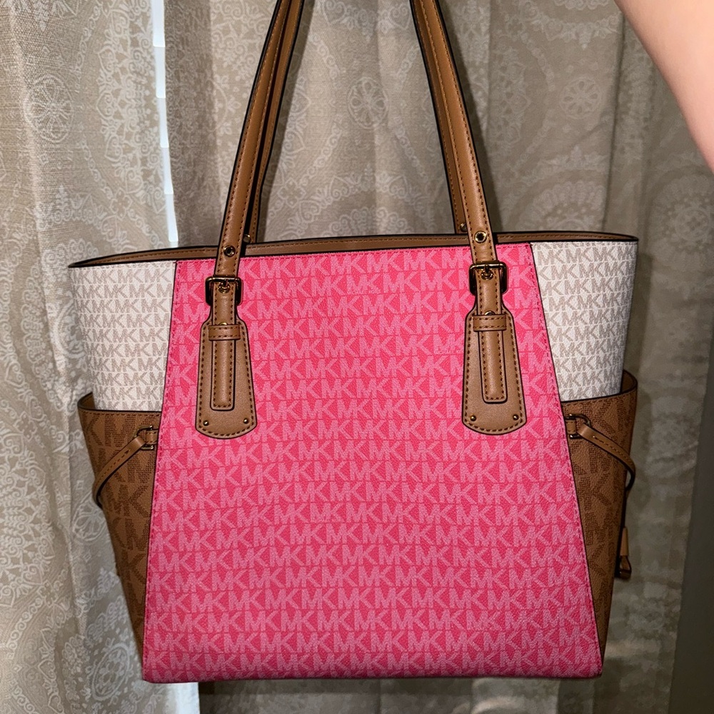 Michael Kors Travel Purse - Picture 3 of 4